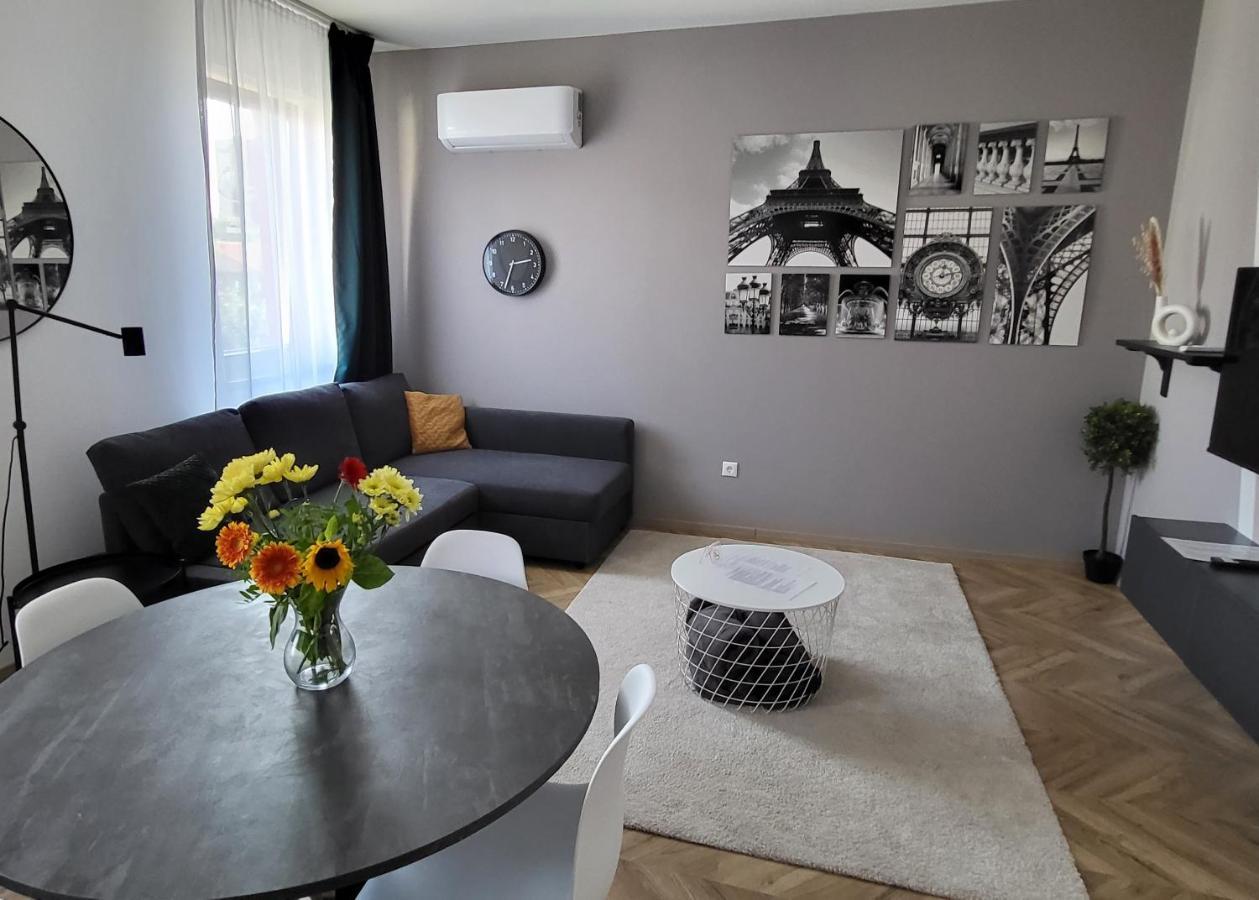 Dotis Apartman Tata Exterior photo