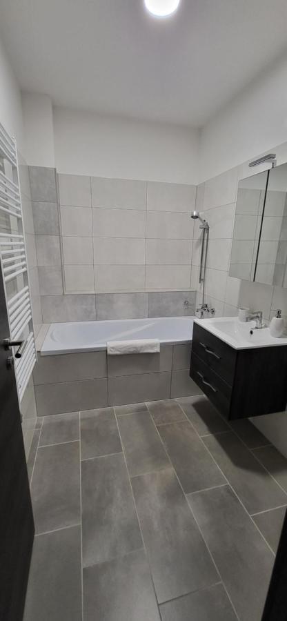Dotis Apartman Tata Exterior photo
