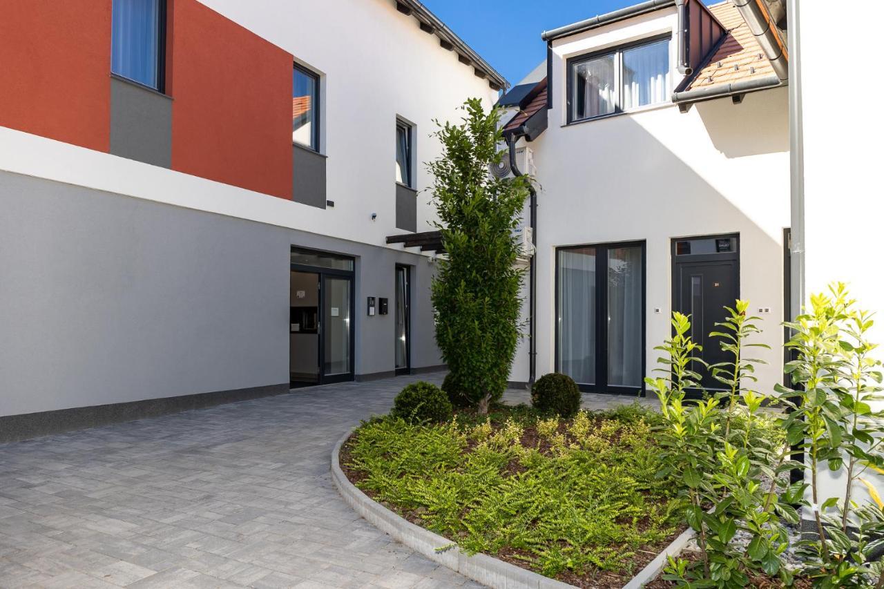 Dotis Apartman Tata Exterior photo