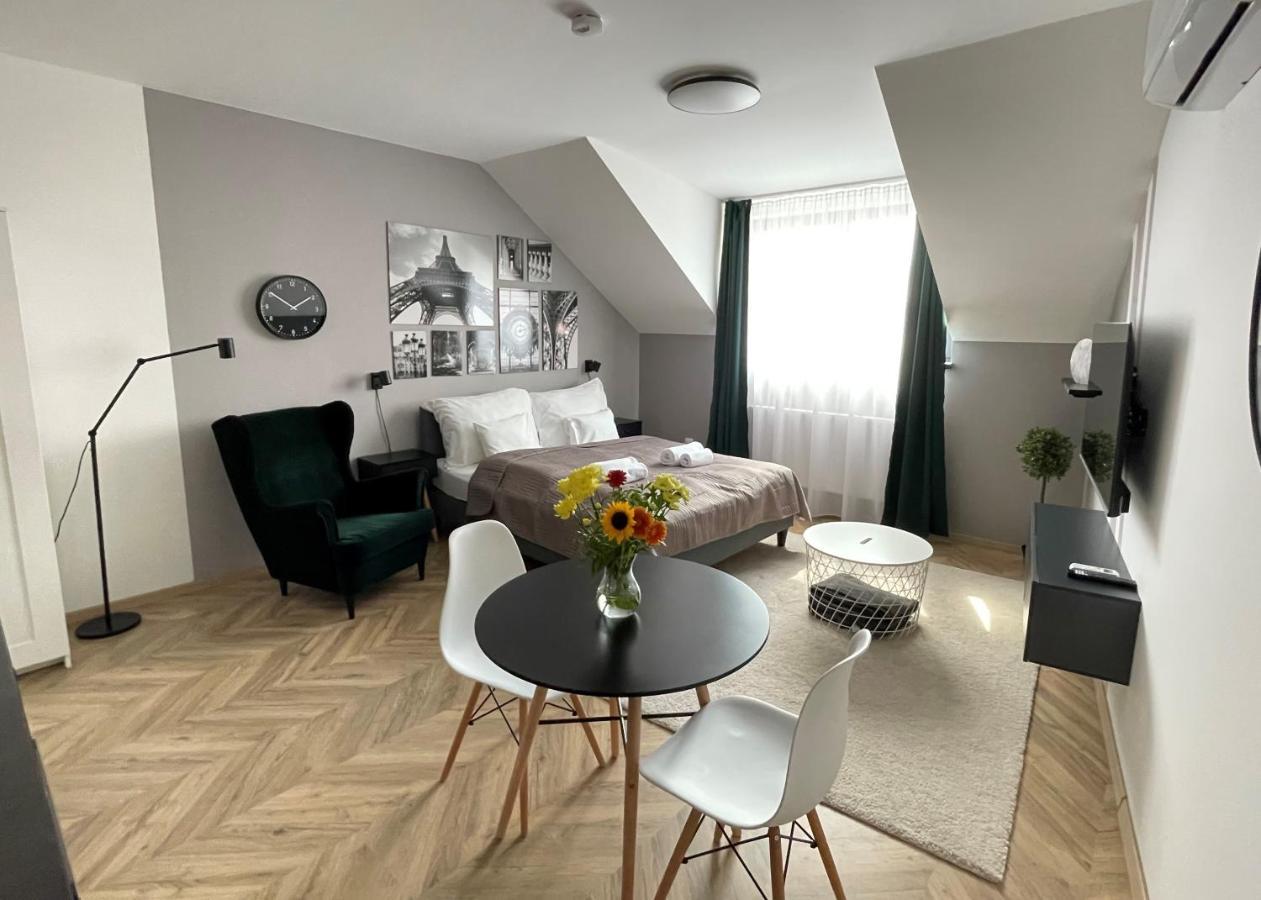 Dotis Apartman Tata Exterior photo