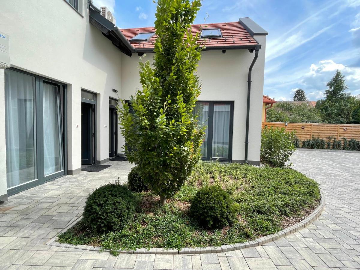Dotis Apartman Tata Exterior photo