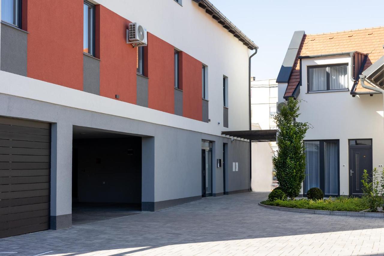 Dotis Apartman Tata Exterior photo